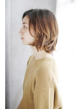 シュシュット(chouchoute) 美髪質改善ホワイトブロンドワイドバングイメチェン外ハネボブ02
