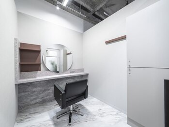 リコ 今泉スクエア店Room7(Reco)の写真/天神駅徒歩5分好立地◎案内からお会計まで1人の美容師が担当！周りを気にせずゆったりとしたサロンtimeを♪