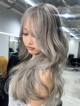 ロイオブジゼル(roi of GiseL) ロング ハイトーン ミルクティーベージュ 顔周りレイヤー 20代
