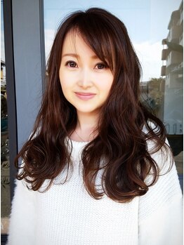 髪の状態をしっかりカウンセリング♪一人ひとりのお悩みに合わせて丁寧に施術します！