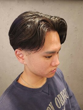 ワンワンオー バーバーショップ 長浜店(@110 BARBER SHOP) センターパート × ツーブロック