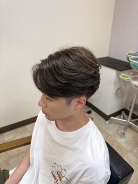 プロッソル 廿日市店(PROSOL) フェザーショートセンターパートハイライトメンズカット