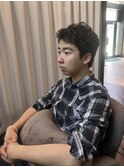 メンズ、クセを活かしたショートスタイル