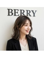ヘアーズ ベリー 香椎店(hairs BERRY)&nbsp;大人可愛いひし形レイヤーミディ外ハネシースルー透明感アッシュ
