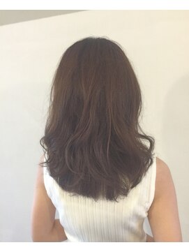 カタチヘアー(HAIR) 。。。。。。オトナ。。。変化。。。セミロングのカタチ。。。。