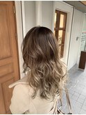 バレイヤージュ×ハイトーンベージュ