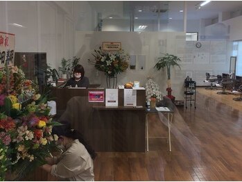 ラポールヘアー イオンSC 十和田店の写真/女性目線であなたに一番似合うヘアスタイルをご提案♪相談しやすさと寄り添った提案で支持率急上昇サロン！