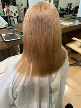 アウラ(AURA) ホワイトミルクティーカラーハイトーンブリーチカラー