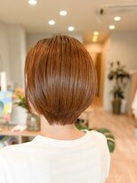 エホン(ehon)&nbsp;女性らしい丸みを印象的に。フレンチカジュアルなショートボブ