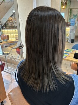 お客様の綺麗を叶える美髪ストレート◎自然な仕上がりで、毛先までなめらかなうるツヤ髪が叶います♪