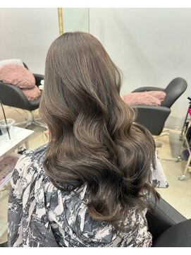 クム(kumu) レイヤーカット/顔まわり/前髪カット/くびれ巻き/名古屋/栄