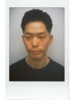 エイル(AILE) 前髪の遊びがきくスキンフェード (AZUSA)