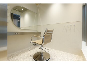 ガーデンプレミアム(garden premium)の写真/【女性限定/半個室】マンツーマン施術で髪の悩みに寄り添う！他店の矯正ムラにお困りの方も是非お任せ◎