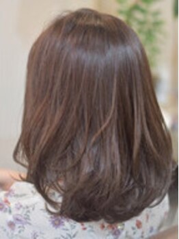 フィール(feel)の写真/大人女性の悩みに寄り添うご提案◇毛先まで艶感を感じられるハーブエキス配合の【ハーブカラー】が大人気♪