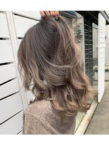 トルネード(TORNADO)&nbsp;西海岸風グレージュハイライトバレイヤージュ