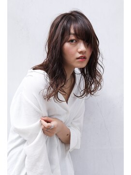 ネイヴィル(navile) セクシーミディ×ダークベージュ