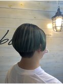 刈り上げシャープボブ