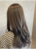 ナチュラルグレージュカラー ゆるめウェーブロング