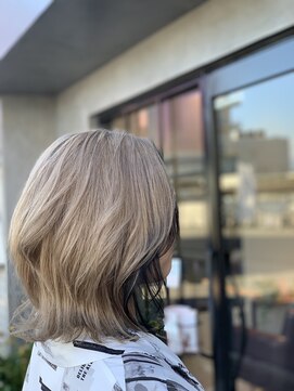 ブル(b.u.l.l.) ミルクティーカラー