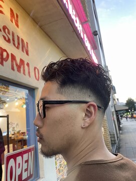 フォーコーナーズカットショップフェイビーズ 名古屋西(FourCornersCutShop favey's) ショートラルフカール