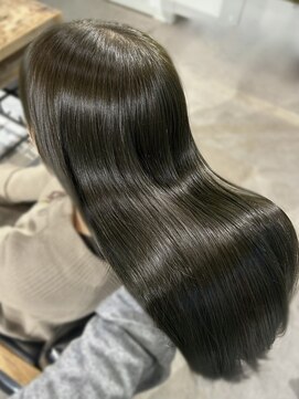 トリア(the tria) 【chika】深めオリーブ