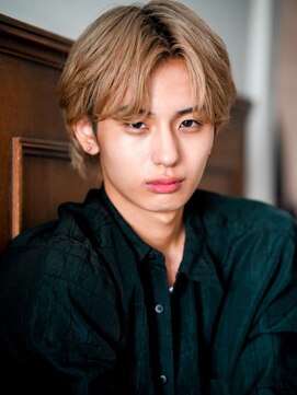 ノエル 池袋店(noel) フェザーショート/センターパート/ミルクティー/ニュアンス