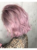 ホワイトピンクパール×前下がりボブ