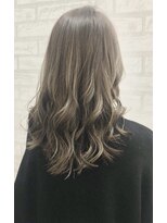 ジーナ 新宿(Zina)&nbsp;ハイライトベージュカラー　【Zina新宿　木暮　莉茉奈】