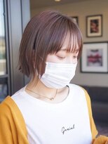 メゾン アヴァロ(Maison Avallo)&nbsp;お肌に馴染むベージュ系カラーの切りっぱなしショートボブ