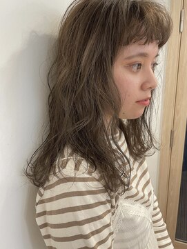 エイチ 梅田(H) 柔らかく見えるベージュカラーレイヤーカットウルフカット前髪