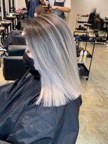 メリー オオサカ(Merly Osaka)&nbsp;大人っぽクールなバレイヤージュ_ホワイトグレーアッシュ_