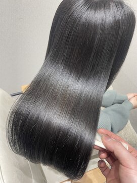 ジーナ 千葉(Zina) ブルーブラック×艶髪premiumストレート　ハセガワ