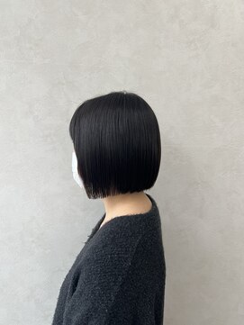 クム 横浜(qumu) 前下がりボブ×切りっぱなしボブ qumu横浜 saki