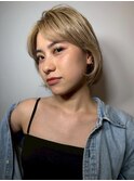 抜きっぱなしブロンド ハイトーン ブリーチ 艶髪 20代 ミニボブ