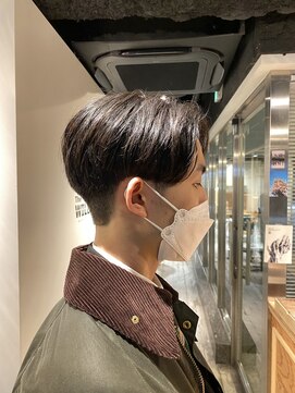 ザウィロー 神保町店(The WILLOW) センターパート【メンズサロン The WILLOW 神保町店】