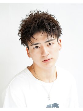 アクロス 原宿(AKROS) ツーブロック刈り上げ　アップバング　プラチナベージュ