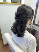 アムズヘアーファム 波巻きハーフアップ
