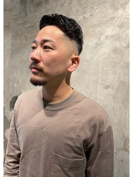 ディオ アンド ルーチェ(Dio&Luce) フェードカット/アップバング/パーマスタイル/ビジカジ