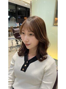 アメリ バイ アピッシュ(Amelie by apish) くびれミディアムパーマ/韓国風くびれパーマ