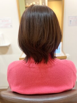 フリージア(freesia) 30代40代50代/ツヤ髪スタイル/ふんわりミディアム