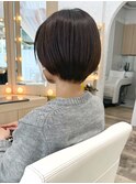 おさまりの良い　綺麗め　ショートヘア　暗髪カラー
