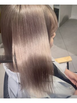 ミエルヘアーエスト 新宿店(mielhair est) ホワイトグレー☆ほんのりピンク