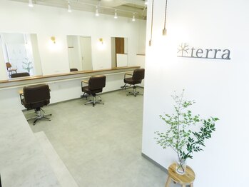 テラ 大宮宮原(terra)の写真/お席は3席と半個室１席のゆったりなプライベートサロン。髪も心も癒されるサロンタイムを。
