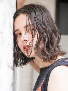 カライング(ing) 大人可愛い20代30代40代黒髪前下がりひし形小顔ボブ