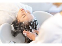 コティ ヘアー(coti.hair)の雰囲気（フルフラットな首に負担がかからないシャンプー台でのヘッドケア）