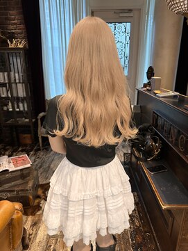 トレンチ(TRENCH) くすみベージュ  ウェーブ 外国人風 ケアブリーチ