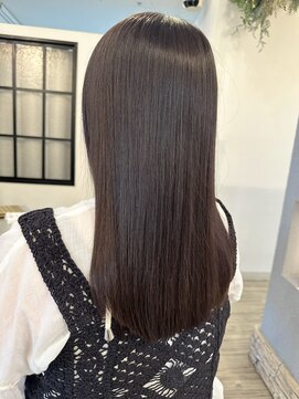 ヴィサージュバスク(VISAGE ba.s.k) ナチュラルだけど印象的！オリーブベージュの透明感カラー