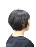 バックに自然なボリュームショートボブ