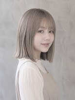 ソッカ(socca)&nbsp;外ハネ切りっぱなしミディアムボブ