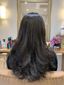 ジョセフィーヌ モトヤマ(JOSEPHINE MOTOYAMA) ロングレイヤースタイル